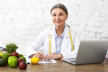 Qual a diferença entre nutricionista e nutricionista esportivo: entenda antes de marcar sua consulta