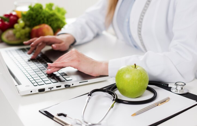 Nutrição à distância: como funciona a consulta nutricional online